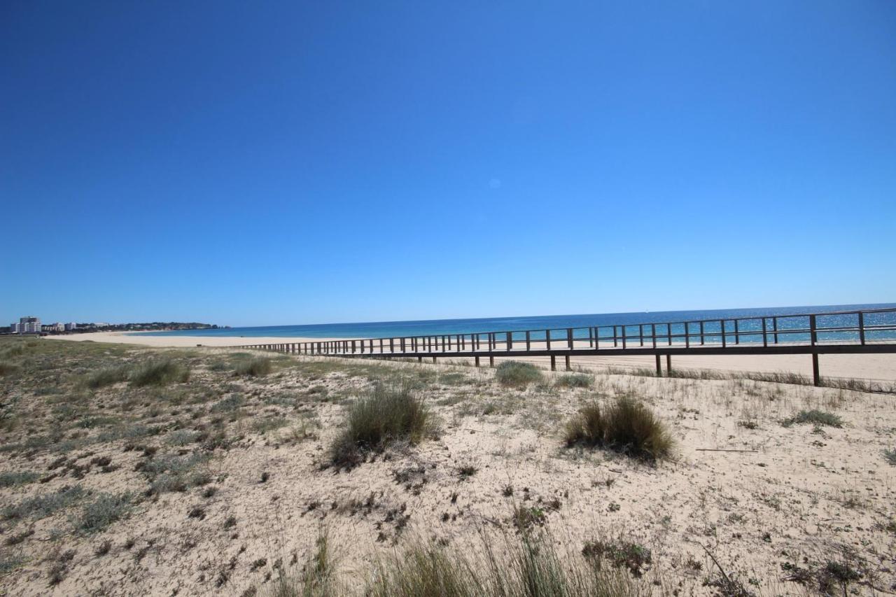 Apartment On The Beach By Amcf Alvor Bagian luar foto