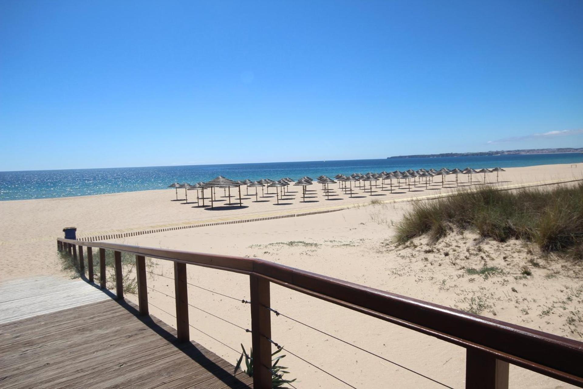 Apartment On The Beach By Amcf Alvor Bagian luar foto